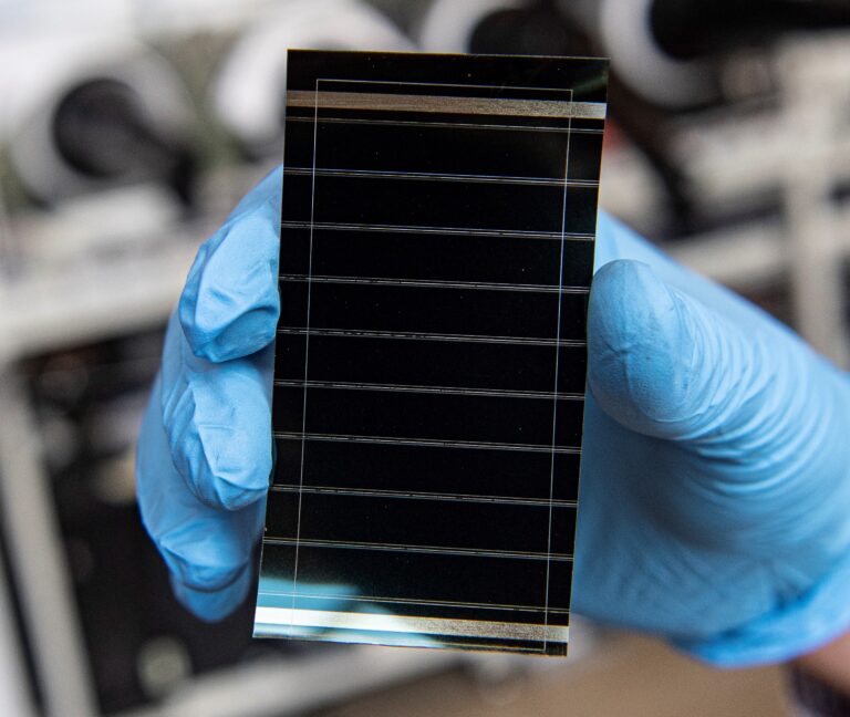 Tandem Perovskite-Silicon Solar Cells: The 30% Efficiency Revolution